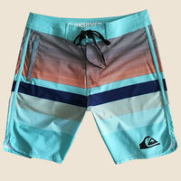 Marvello QS™ | Boardshort surf rayas