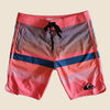 Marvello QS™ | Boardshort surf rayas