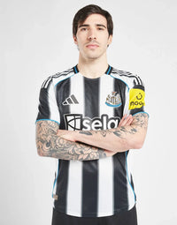 Camiseta local Newcastle 2025/26